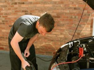 Simple Steps on How to Jump Start a Car